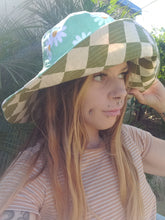 Load image into Gallery viewer, Wide Brim Green Sweet Daisy Sun Hat, Beach Hat Women's