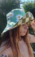 Load image into Gallery viewer, Wide Brim Green Sweet Daisy Sun Hat, Beach Hat Women's