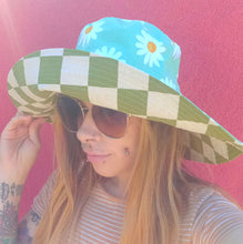 Load image into Gallery viewer, Wide Brim Green Sweet Daisy Sun Hat, Beach Hat Women's