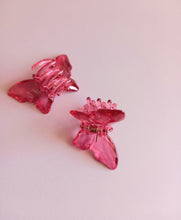 Load image into Gallery viewer, Sopo and Tahti Crystal Look Butterfly Clips