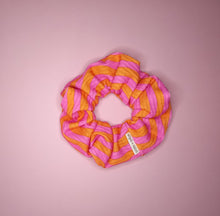 Load image into Gallery viewer, Wavy 70s Vibes Scrunchie, Orange + Pink by Söpö & Tähti / Sopo + Tahti