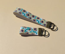 Load image into Gallery viewer, Vegan Leather Sunflower Keychain Wristlet, Floral Key Chain, Key Fob Cottagecore 70s Style
